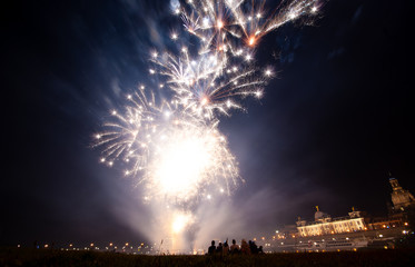 Fototapeta na wymiar atemberaubendes Feuerwerk zum Jubiläum 