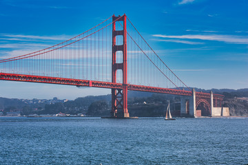 Fototapeta na wymiar Golden Gate Bridge south tower toward San Francisco 