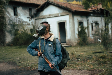 Naklejka premium woman with gas mask, backpack and double barrel shotgun. post-apocalyptic, military and airsoft war games concept.