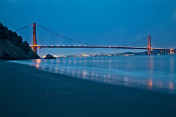 Fototapeta na wymiar Golden Gate Bridge and San Francisco from Kirby Cove beach at blue hour