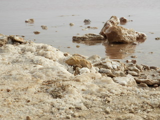 paisajes de lagos salados, donde se pasea y se recoge sal