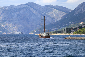 Obraz premium Yachts off the coast