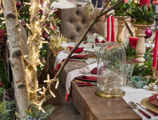 Obraz na płótnie Canvas christmas dinner with glasses and ornaments