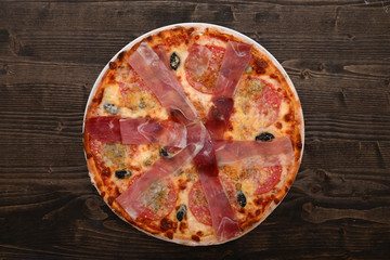 pizza ham and salami