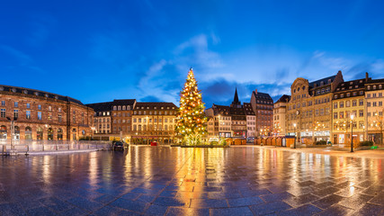 Christmas market in Strasbourg, France - obrazy, fototapety, plakaty