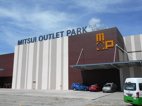 SEPANG, MALAYSIA -JANUARY 01, 2017: Mitsui Outlet Park in Sepang, Malaysia. Attract people to shop branded item with competitive price.  