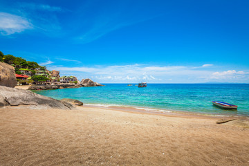 Fototapeta na wymiar Beautiful Tropical Island Beach at Koh Tao, Thailand
