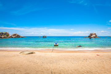 Fototapeta na wymiar Beautiful Tropical Island Beach at Koh Tao, Thailand