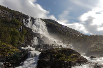 Fototapeta na wymiar Langfossen, Wasserfall, Norwegen