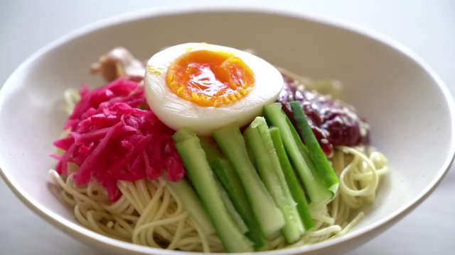bibim naengmyeon - korean cold noodles ramen
