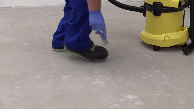 Vacuum cleaning floor