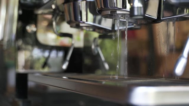Cleaning portafilter group head in coffee blending machine with back flushing hot water