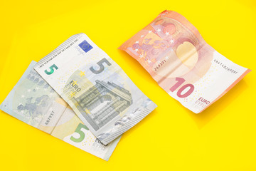 Billetes pequeños de dinero; euros moneda del mercado común; préstamos bancarios, negocios y...
