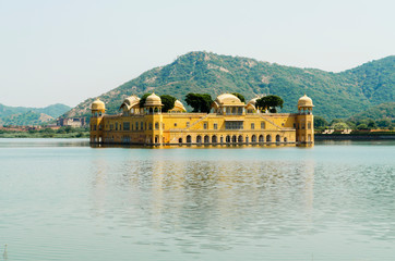 Jal Mahal palace in the middle of the Man Sagar Lake (Jaipur, India) - 306341557