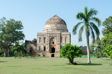 Bara Gumbad Mosque South facade in Lodhi Gardens (Delhi, India) - 306341597