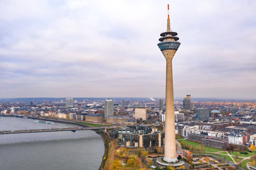 Fototapeta premium Rheinturm in Düsseldorf - Germany