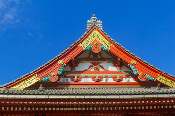 Fototapeta na wymiar Decorated roof in the Senso-ji temple compound, Asakusa, Tokyo