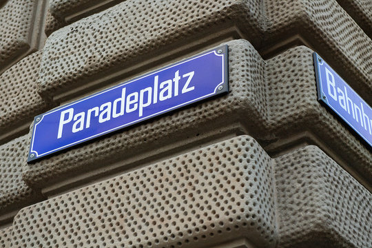 Strassenschild "Paradeplatz", Z&uuml;rich, Schweiz
