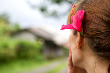 Naklejka premium close up of woman with flowers in her head.