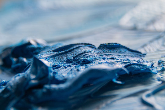 Blaue &Ouml;lfarbe auf Palette