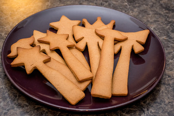 Do it yourself: Gingerbread cookies tutorial. Step by step recipe. Step 23 . Homemade gingerbread cookies on a plate