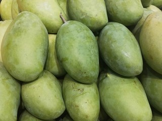 Mango at the market