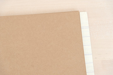 木製テーブルと無地のフォトアルバム素材背景