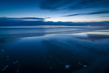 Blaue Stunde am Meer - Dämmerung an der Ostsee
