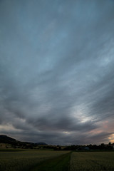 Gewitterwolken über dem Land