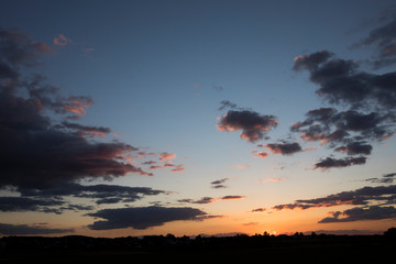 Gewitterwolken über dem Land