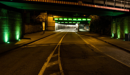 Unterführung bei Nacht