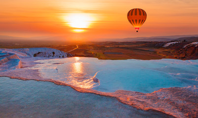 Hot air balloon flying over spectacular pamukkale - Natural travertine pools and terraces in Pamukkale. Cotton castle in southwestern Turkey, - obrazy, fototapety, plakaty