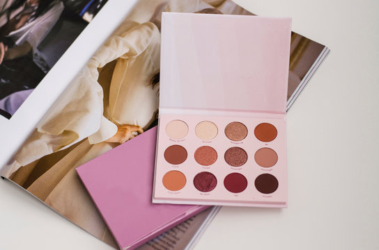 Download 4 189 Best Eyeshadow Mockup Images Stock Photos Vectors Adobe Stock