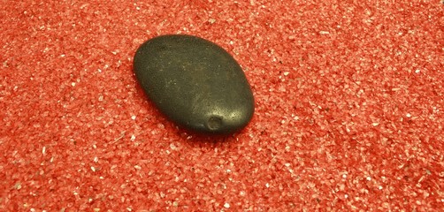 single river stone in fine red ornamental sand with chromium shards