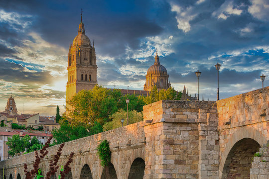 La ville d'Espagne de Salamanque au coucher du soleil