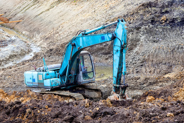Obraz premium Blue excavator digging foundation