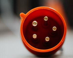 roter Stromstecker