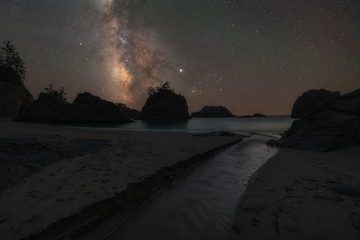 Fototapeta na wymiar Milky Way Galaxy over Secret Beach in Oregon