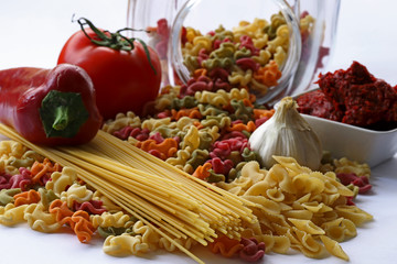 Colored pasta with spinach, tomatoes