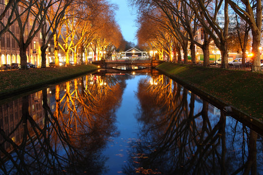 Kanal am Morgenfrüh - König Allee in Düsseldorf