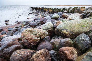 Sylt Wattseite Strandbefestigung Winter Fels Holz