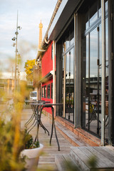 Fototapeta premium Soirée dans un bar avec vue