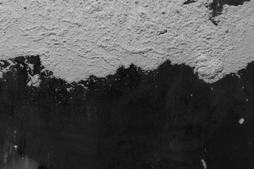 Black metal pan unevenly sprinkled with flour. Gradient background for notes.