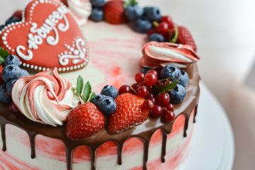 biscuit cake with berries