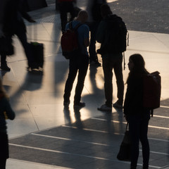 Streetlife: hektische Menschen im Bahnhof