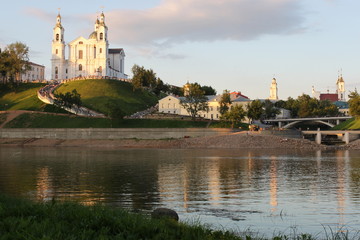Fototapeta na wymiar Holy Assumption Cathedral on the river Dvina 
