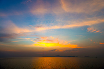 Obraz na płótnie Canvas Beautiful sunset on the sea