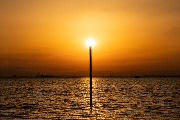 ロウソクのような夕景