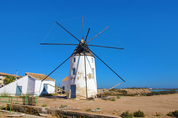 Fototapeta na wymiar Molino de Quintín, San Pedro del Pinatar, España