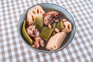Chinese food nutrition soup lotus root sea cabbage pork bone soup